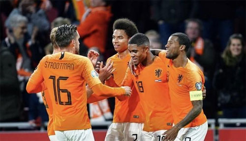 [举重]吴璞：本次比赛呈现“两头精彩”.