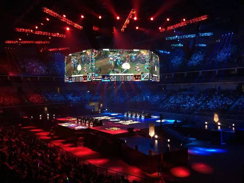 右家忽然立 右家忽然立